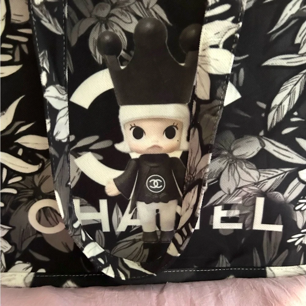 Molly Chanel Tote - Picture 2 of 5